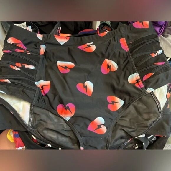 TORRID SWIM BOTTOM - HIGH WAIST LATTICE HEARTS BOLT SWIM BRIEF - Large / Size 12 - Picture 7 of 8